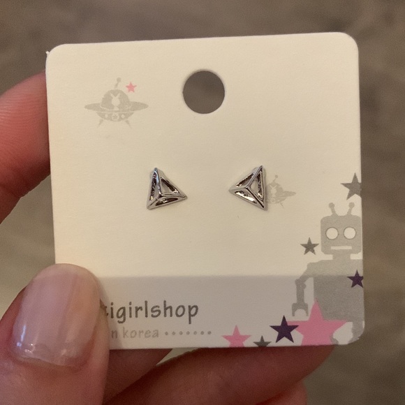 Brand new dainty sterling silver triangular studs - Picture 4 of 4
